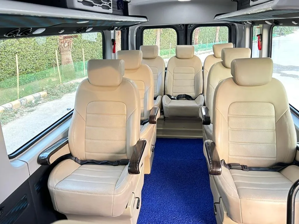 How to Choose the Right Tempo Traveller Seater for Your Group